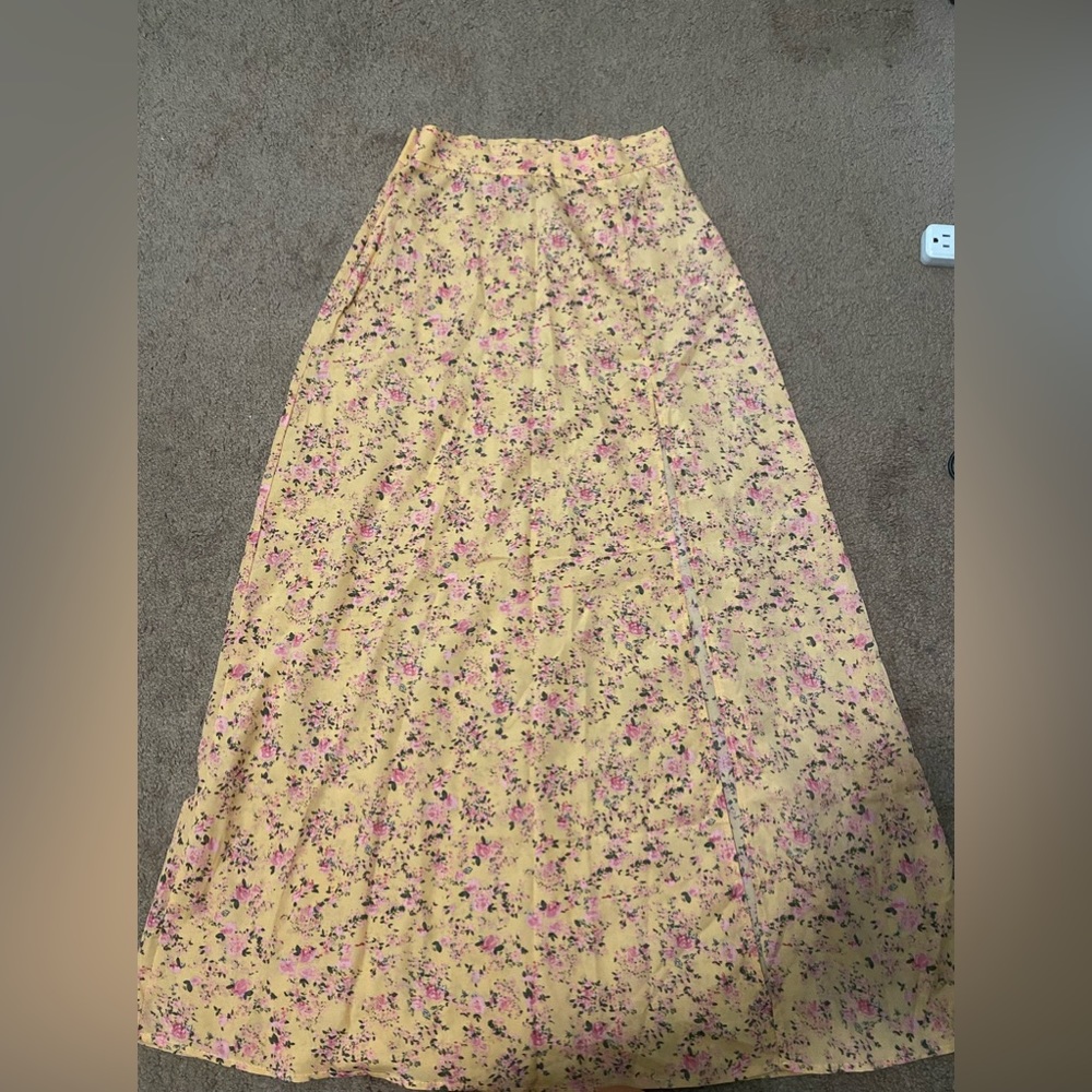 Cream flower maxi skirt with slit